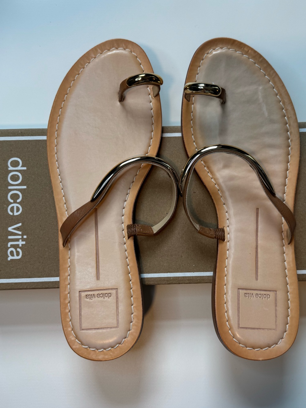 Dolce Vita Wink Saddle Leather Gold Toe Ring Sandals Size 9